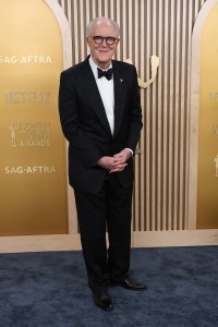 John Lithgow does not think that playing dumbledore will be heavy of such a heavy job